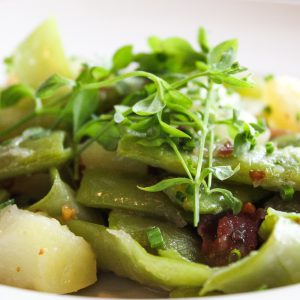 Judías verdes salteadas con patata, jamón ibérico y ajo