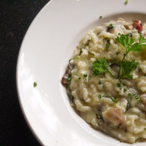 Arroz meloso con jamón , espinacas champiñón y queso manchego.