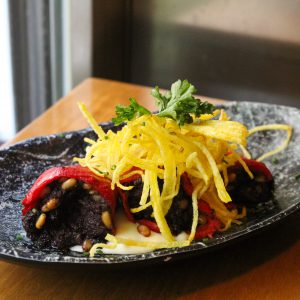 Pimientos del Piquillo de Puente la Reina rellenos de morcilla y piñones