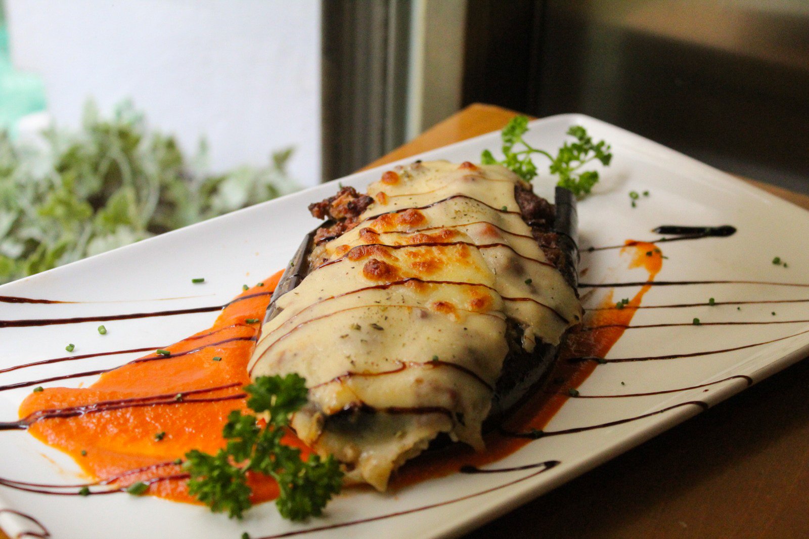 Berenjenas gratinadas rellenas de ternera con salsa de tomate casera Berenjenas gratinadas rellenas de ternera con salsa de tomate casera
